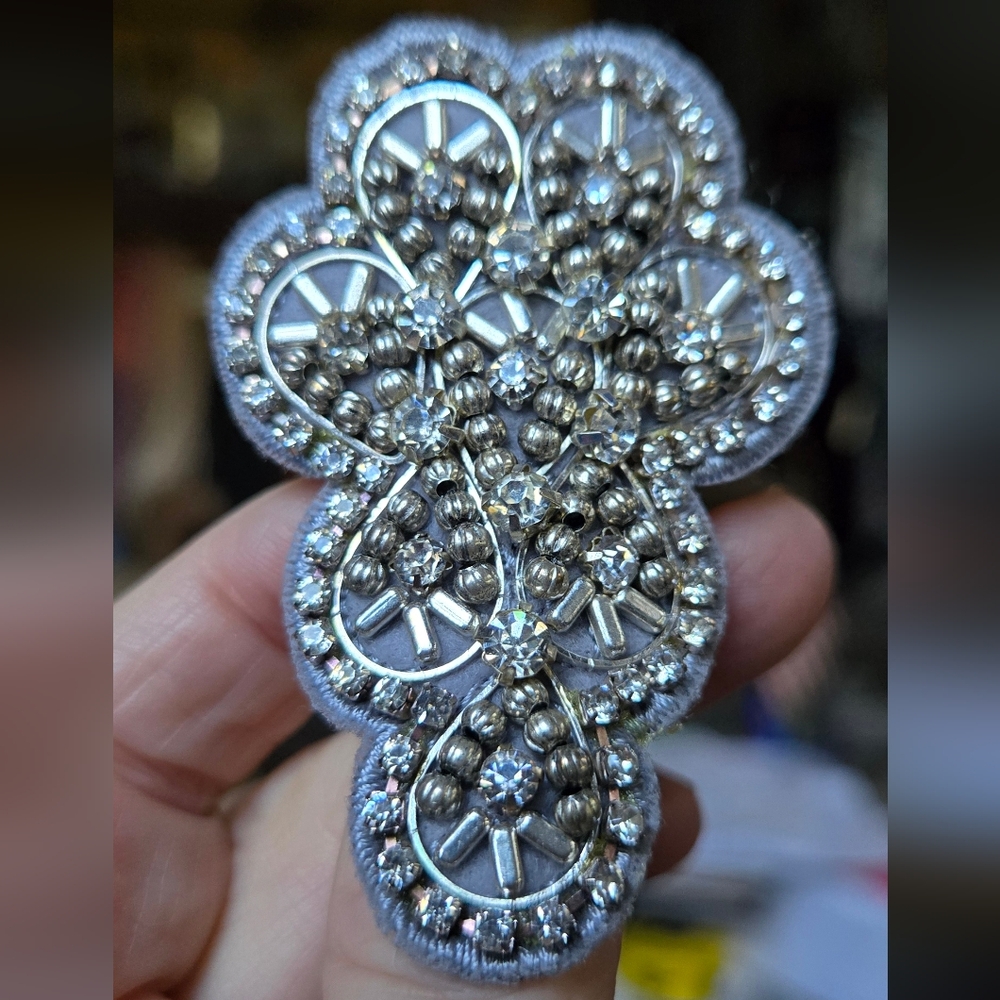 Elegant Silver Embellished hand beaded hair clip - Picture 4 of 4